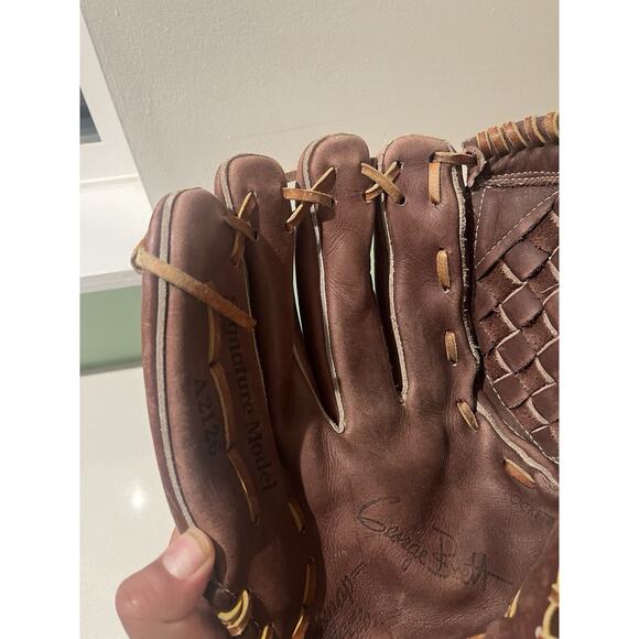 Wilson Left Hand Baseball Glove A9714 - Picture 2 of 5